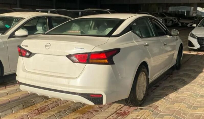 2024 Nissan Altima 2.5-liter 4 Cylinder Petrol Engine White Beige Sedan AWD
