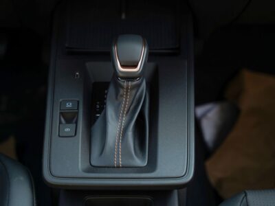 2025 Toyota Corolla Cross 4 Cylinder Petrol Engine White Black SUV GCC Specs