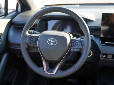 2025 Toyota Corolla Cross 4 Cylinder Petrol Engine White Black SUV GCC Specs