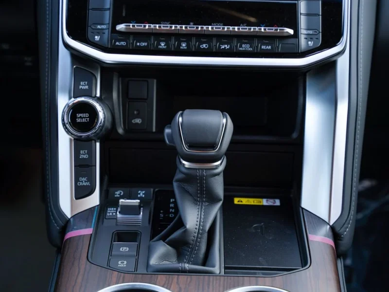 2026 Toyota Land Cruiser GXR 4.0L V6 Twin-Turbo Petrol Engine White Black SUV GCC