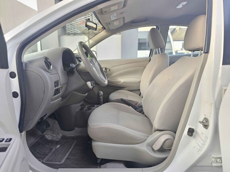 2022 Nissan Sunny SV GCC Specs 1.5 Litres V4 Petrol Engine White Beige Sedan