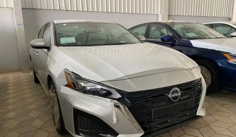 2024 Nissan Altima 2.5-liter 4 Cylinder Petrol Engine Silver Beige Sedan AWD