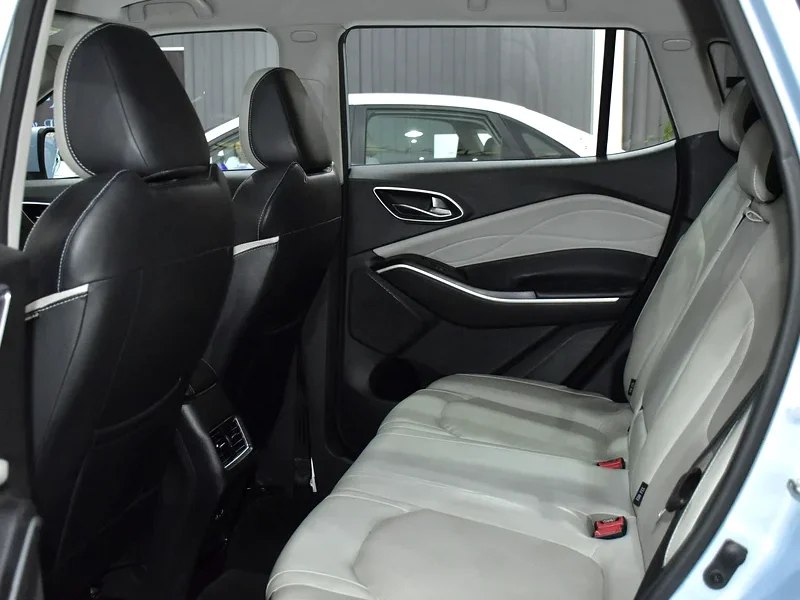 2023 JAC JS4 TURBO 4 Cylinder petrol Engine Blue Beige Crossover GCC Specs