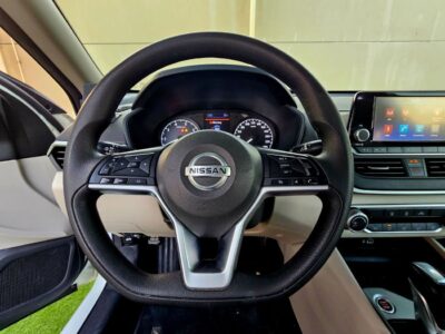 2021 Nissan Altima S GCC Specs 2.5 Litres V4 Petrol Engine White Beige Sedan Sedan FWD