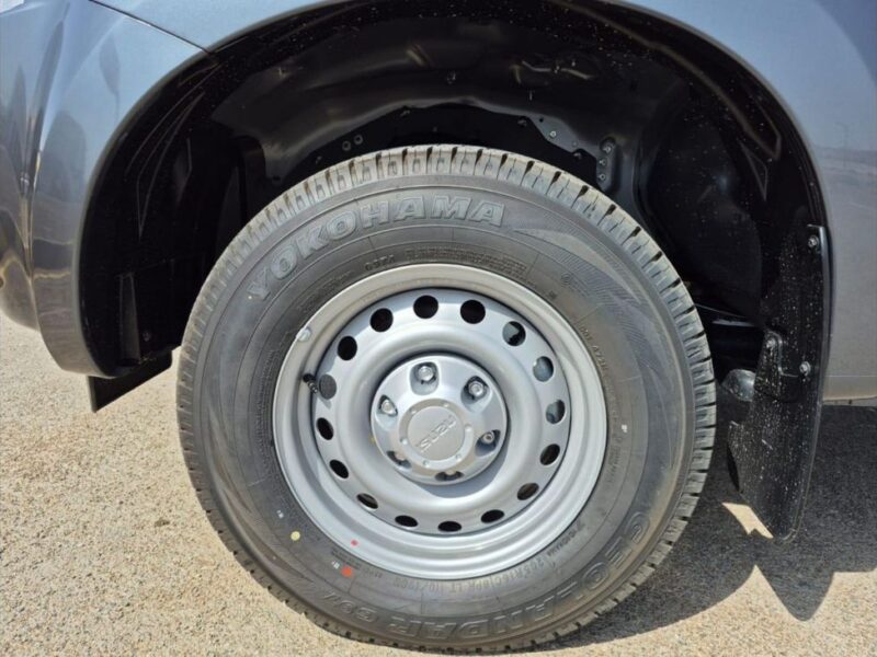 2025 Isuzu DMax 1.9L 4 Cylinder Engine DIESEL SINGLE CAB Grey Black Pick Up Truck