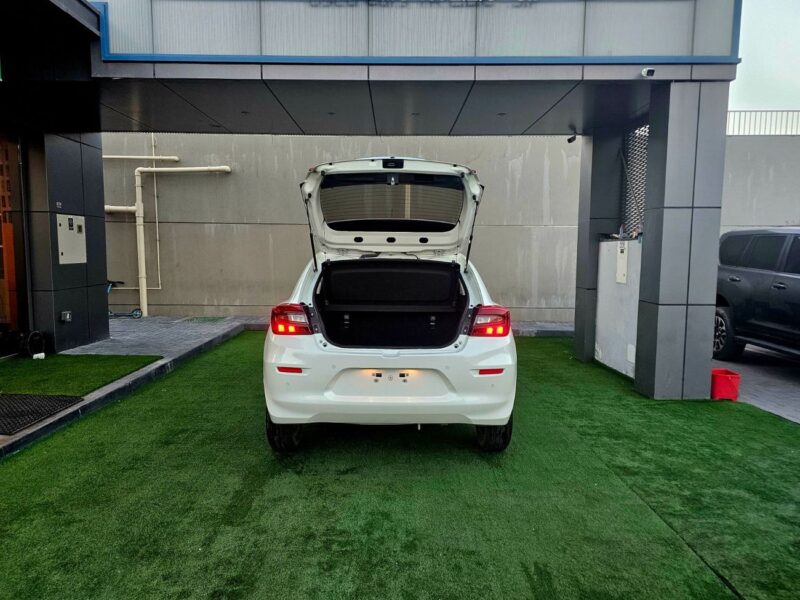2023 Suzuki Baleno GCC 1.5 Litres V4 Petrol Engine White Black Hatchback GCC Specs