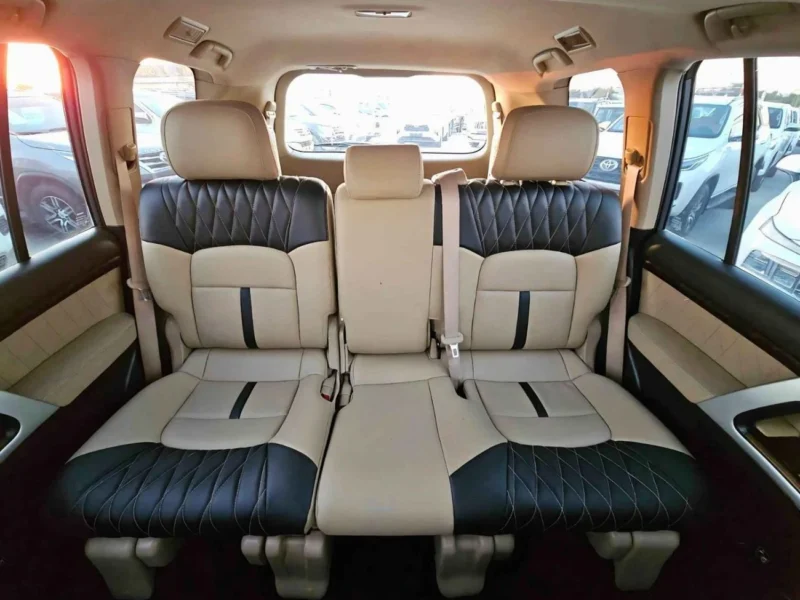 2011 Toyota Land Cruiser 5.7 Litres 8 Cylinder Petrol Engine Grey Beige SUV GCC Specs