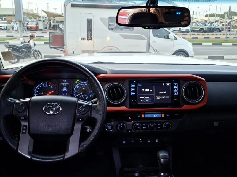 2017 Toyota Tacoma TRD 3.5 Litres V6 Petrol Engine White Black Pick Up Truck GCC Specs