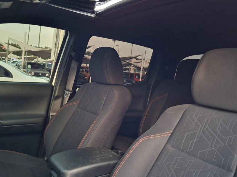 2017 Toyota Tacoma TRD 3.5 Litres V6 Petrol Engine White Black Pick Up Truck GCC Specs