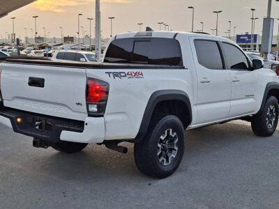 2017 Toyota Tacoma TRD 3.5 Litres V6 Petrol Engine White Black Pick Up Truck GCC Specs