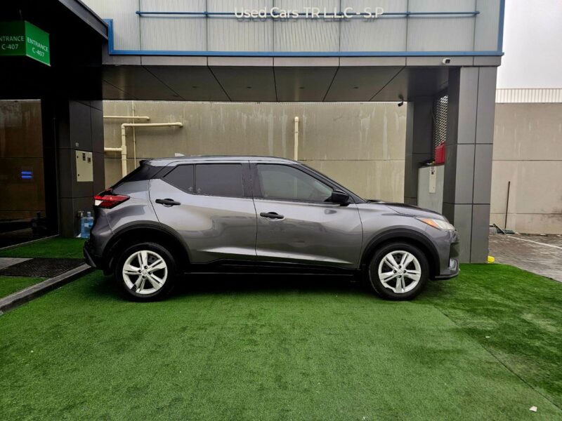 2022 Nissan Kicks SV 1.6 Litres V4 Petrol Engine Grey Black SUV American Specs