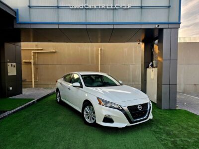 2021 Nissan Altima S GCC Specs 2.5 Litres V4 Petrol Engine White Beige Sedan Sedan FWD