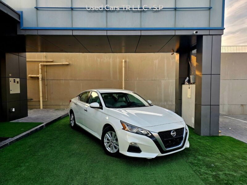 2021 Nissan Altima S GCC Specs 2.5 Litres V4 Petrol Engine White Beige Sedan Sedan FWD