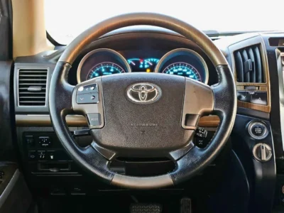 2011 Toyota Land Cruiser 5.7 Litres 8 Cylinder Petrol Engine Grey Beige SUV GCC Specs