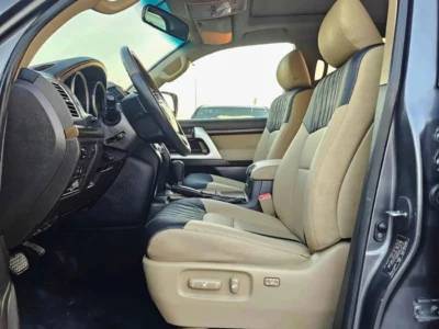 2011 Toyota Land Cruiser 5.7 Litres 8 Cylinder Petrol Engine Grey Beige SUV GCC Specs