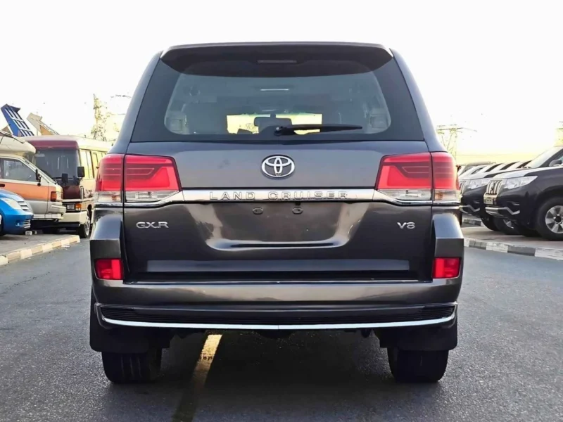 2011 Toyota Land Cruiser 5.7 Litres 8 Cylinder Petrol Engine Grey Beige SUV GCC Specs