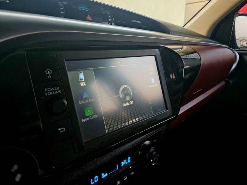 2022 Toyota Hilux SR5 4 Cylinder Petrol Engine White Red Pick Up Truck GCC Specs