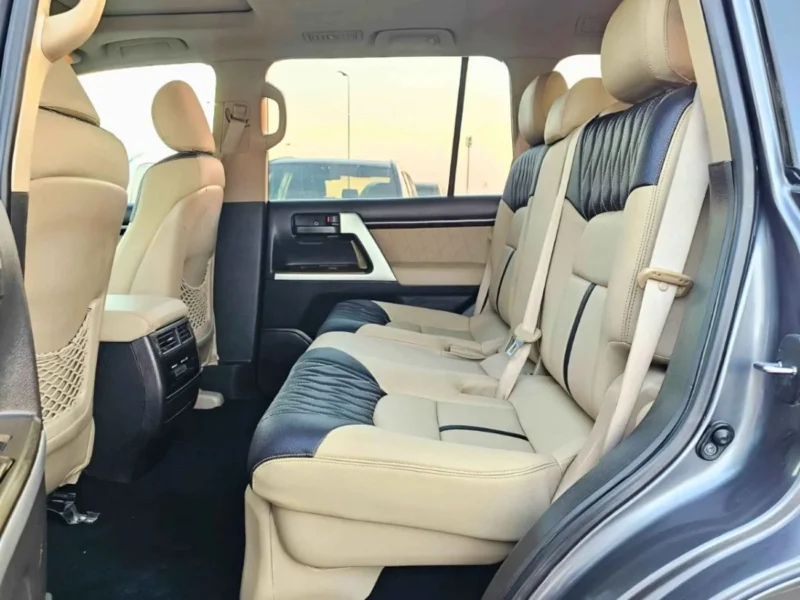 2011 Toyota Land Cruiser 5.7 Litres 8 Cylinder Petrol Engine Grey Beige SUV GCC Specs