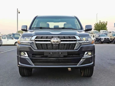 2011 Toyota Land Cruiser 5.7 Litres 8 Cylinder Petrol Engine Grey Beige SUV GCC Specs