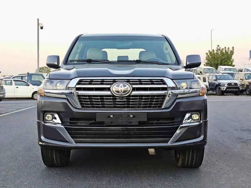 2011 Toyota Land Cruiser 5.7 Litres 8 Cylinder Petrol Engine Grey Beige SUV GCC Specs