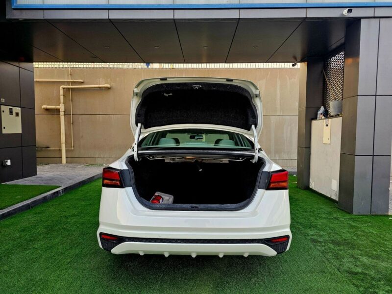 2021 Nissan Altima S GCC Specs 2.5 Litres V4 Petrol Engine White Beige Sedan Sedan FWD