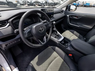 2025 Toyota RAV4 2.0L 4 Cylinders Petrol Engine 4WD White Black SUV CHINESE