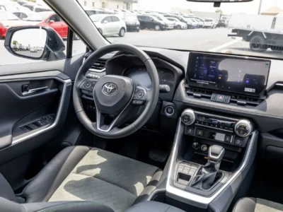 2025 Toyota RAV4 2.0L 4 Cylinders Petrol Engine 4WD White Black SUV CHINESE