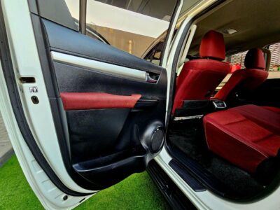 2022 Toyota Hilux SR5 4 Cylinder Petrol Engine White Red Pick Up Truck GCC Specs