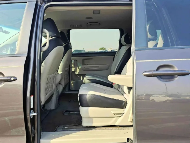 2017 Kia Sedona LX V6 Petrol Engine 3.3 Litres Grey Beige Van American Specs