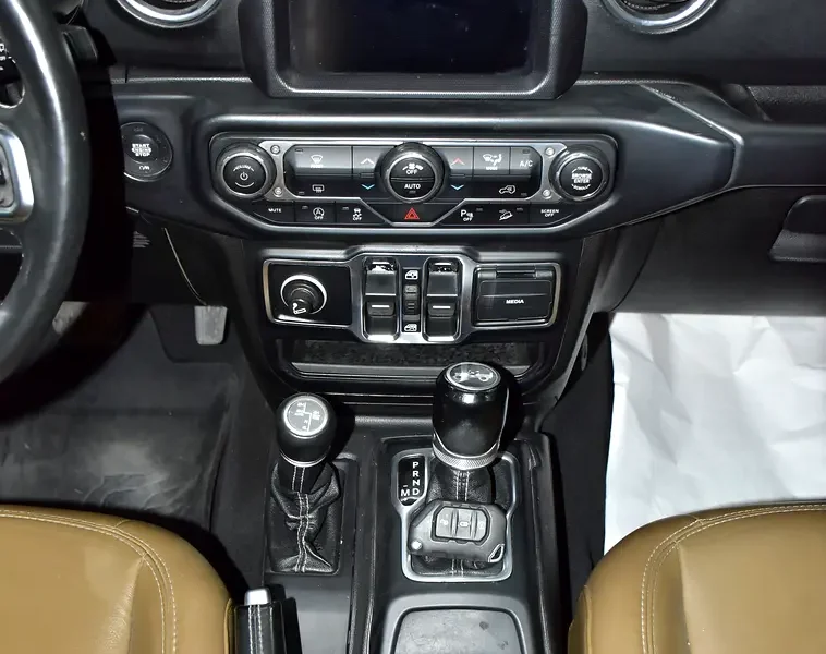 2020 Jeep Wrangler Unlimited Sahara 6 Cylinder Petrol Engine Blue Tan SUV GCC