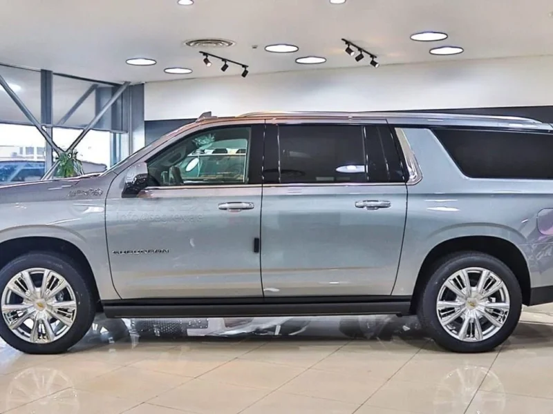 2023 Chevrolet Suburban High Country 6.2L 8 Cylinders Petrol AWD Silver Black SUV