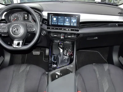 2026 MG MG5 Comfort 4 Cylinder petrol Engine Silver Black Sedan GCC Specs