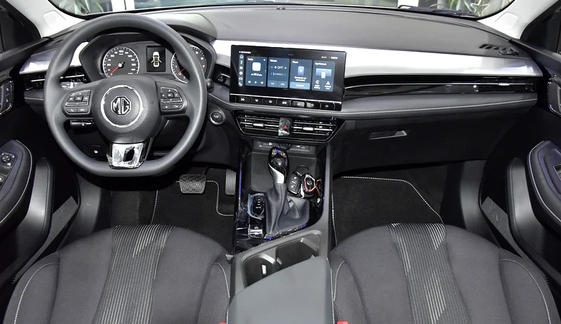 2026 MG MG5 Comfort 4 Cylinder petrol Engine Silver Black Sedan GCC Specs