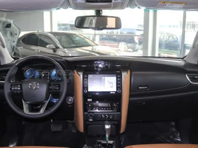 2025 Toyota Fortuner 4.0L 6 Cylinder Petrol Engine 4WD Black Beige SUV GCC Specs
