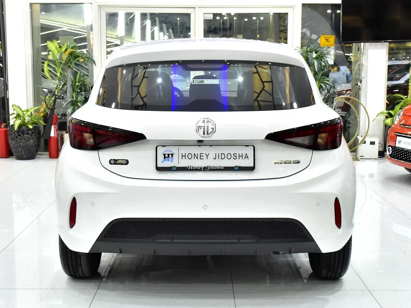 2026 MG MG3 Standard 4 Cylinder Petrol Engine White Black Hatchback GCC Specs