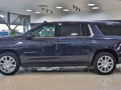 2023 Chevrolet Suburban High Country 6.2L 8 Cylinders Petrol AWD Grey Black SUV
