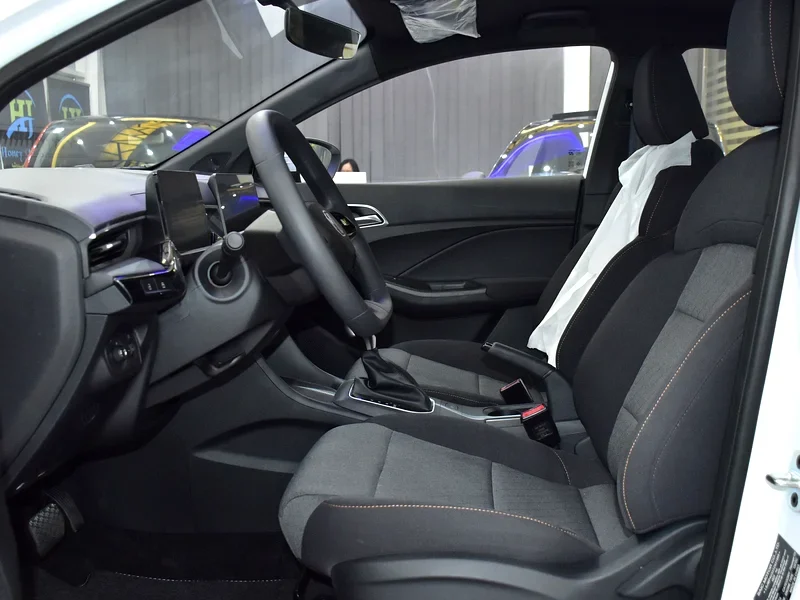 2026 MG MG3 Standard 4 Cylinder Petrol Engine White Black Hatchback GCC Specs