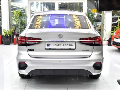 2026 MG MG5 Comfort 4 Cylinder petrol Engine Silver Black Sedan GCC Specs