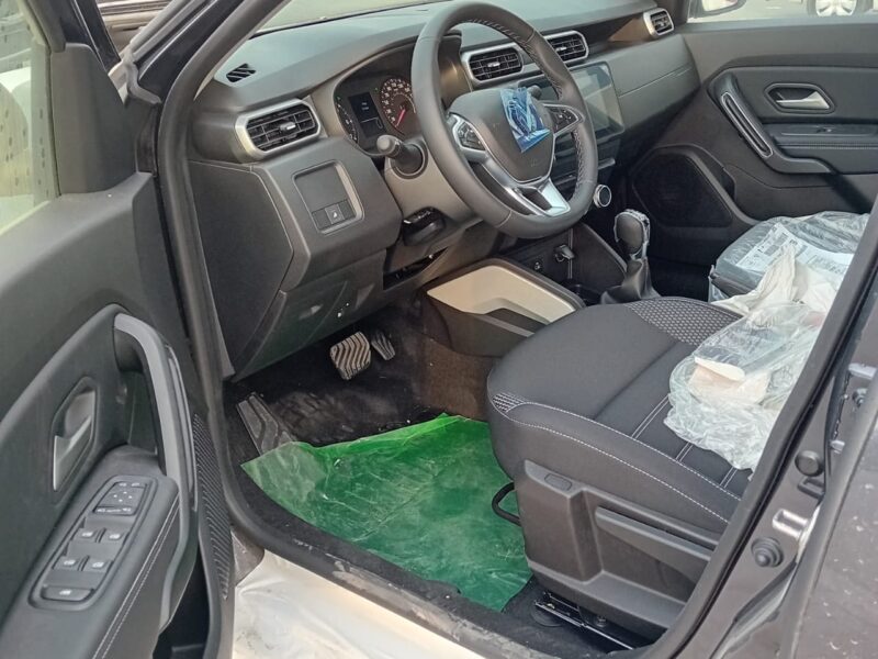 2023 Renault Duster 1.6 Litres Inline 4 Petrol Engine Black SUV FWD Automatic