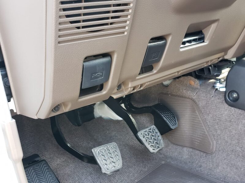 2024 Toyota Land Cruiser LC-76 4.5 Litres Diesel V8 Engine White Beige SUV Manual