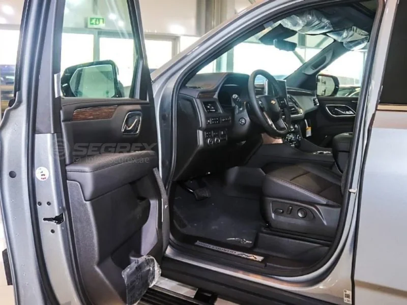 2023 Chevrolet Suburban High Country 6.2L 8 Cylinders Petrol AWD Silver Black SUV