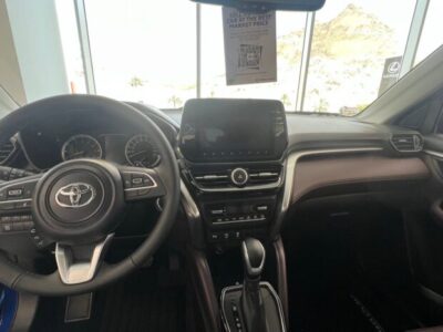 2024 Toyota Urban Cruiser 1.5-litre 4-cylinder Petrol Engine Blue Brown Compact SUV