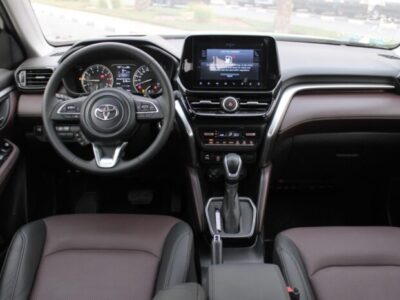 2024 Toyota Urban Cruiser 1.5-litre 4-cylinder Petrol Engine White Brown Compact SUV