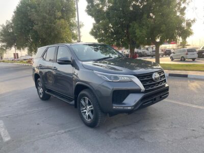 2022 Toyota Fortuner GXL 2.8-liter Four-Cylinder Turbo-Diesel Engine Grey SUV 4WD