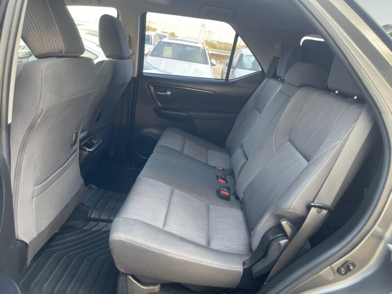 2022 Toyota Fortuner GXL 2.8-liter Four-Cylinder Turbo-Diesel Engine Grey SUV 4WD