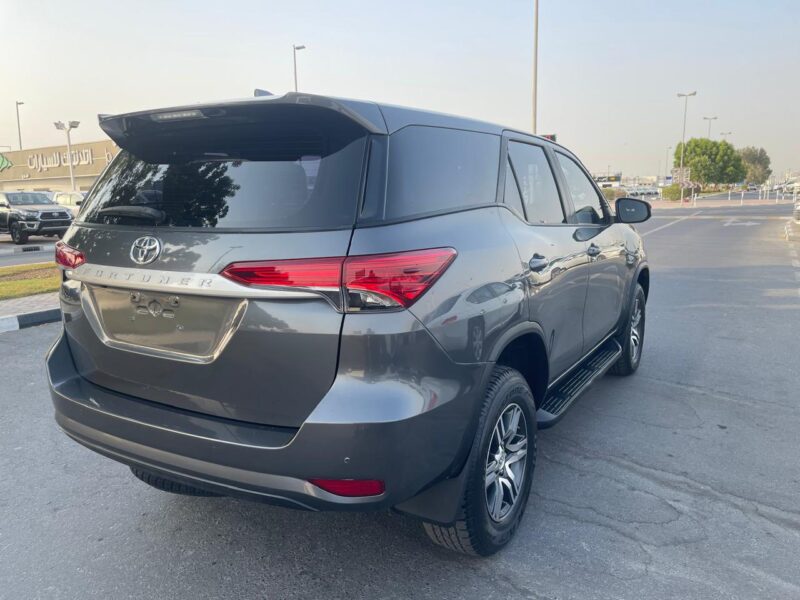 2022 Toyota Fortuner GXL 2.8-liter Four-Cylinder Turbo-Diesel Engine Grey SUV 4WD