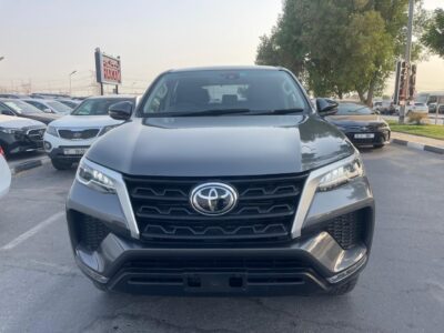 2022 Toyota Fortuner GXL 2.8-liter Four-Cylinder Turbo-Diesel Engine Grey SUV 4WD