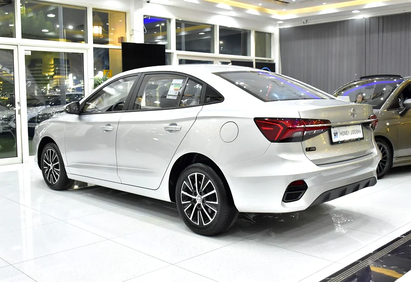 2026 MG MG5 Comfort 4 Cylinder petrol Engine Silver Black Sedan GCC Specs