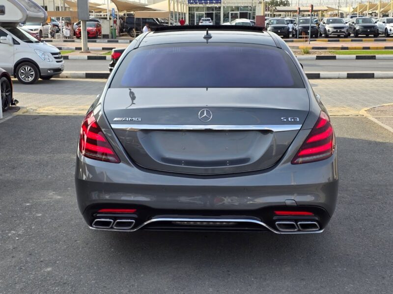 2018 Mercedes-Benz AMG S 63 4.0-liter twin-turbocharged V8 Engine Grey Black Sedan
