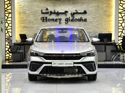 2026 MG MG5 Comfort 4 Cylinder petrol Engine Silver Black Sedan GCC Specs